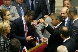Опозиція назвала заступника Пшонки брехуном і пішла з Ради