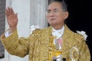 Король Таїланду потрапив до лікарні