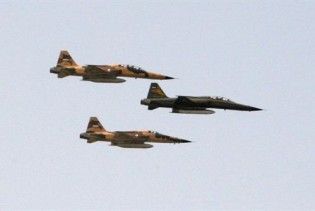 В результаті аварії військового літака під час параду в Ірані загинули 7 людей
