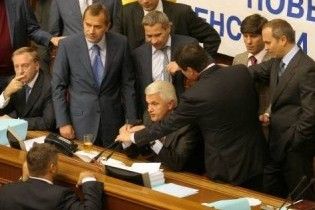 "Регіонал" заплатить за зламаний мікрофон Литвина 7 тисяч гривень