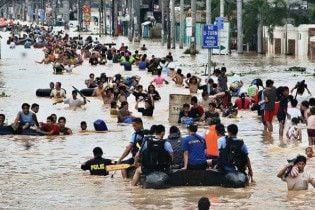 Число загиблих на Філіппінах від удару тайфуну досягло 240 людей