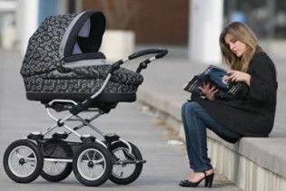 У Києві затримали злодіїв, які грабували вагітних та молодих мам