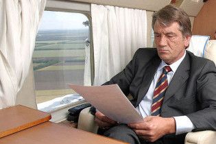 Літак Ющенка не зміг долетіти до Ужгорода