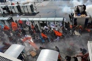 Тисячі антиглобалістів влаштували безлади в Стамбулі через сесію МВФ