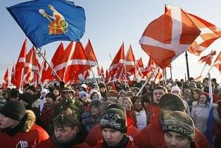 Пропутінська молодіжна організація подала до суду на європейські газети