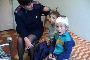 Луганчанин з виховною метою вибив трирічній доньці око