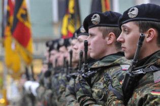 Німецький солдат протаранив на автомобілі натовп військових