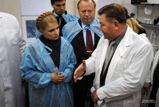Тимошенко побувала в інфекційній лікарні на Прикарпатті