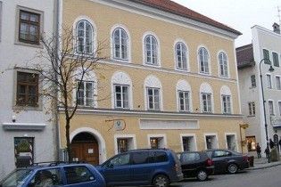 Дім, де народився Адольф Гітлер, виставлений на продаж