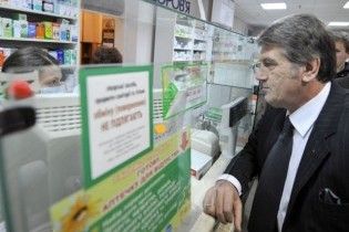 Ющенко проїхався по лікарнях і закликав припинити паніку