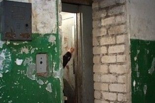 В київській багатоповерхівці впала кабіна ліфту: загинув чоловік