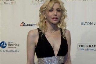 Ювелірна фірма подала до суду на Кортні Лав
