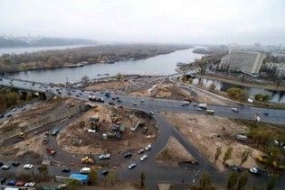 У Києві закрили рух на під'їздах до моста Патона