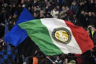 Двоє фанатів "Інтера" ледве не загинули на стадіоні
