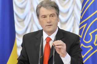 Ющенко вимагає закрити телеканали, які ігнорують українську мову