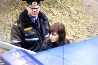 Білорусів заарештували за знущання над портретом вусатої людини