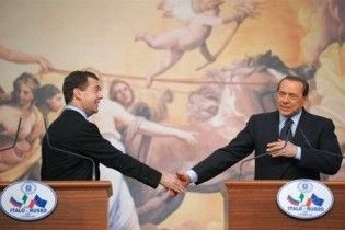 Мєдвєдєв прилетів до Італії на запрошення Берлусконі