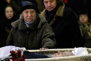 Десятки тисяч людей прийшли попрощатися з Єгором Гайдаром