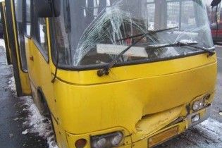 У Києві зіткнулися маршрутки: троє пасажирів травмовані