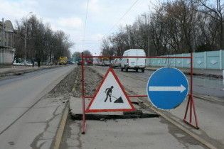 Янукович про дороги до Євро-2012: Україну мають пересікати за 14 годин