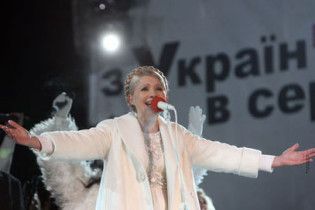 БЮТ: Янукович заздрить феєрверкам Тимошенко на Майдані