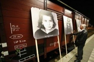 Польські в'язні концтаборів вимагають повернути їм гроші за проїзд