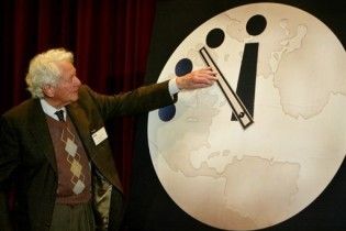 Стрілки на годиннику Судного дня перевели на хвилину назад