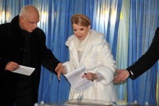 Тимошенко проголосувала у рідному Дніпропетровську