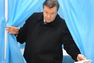 Янукович проголосував за "хороші зміни в житті"