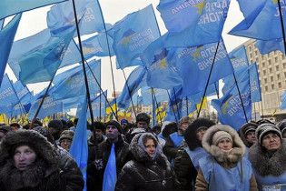 Біля ЦВК мітингують вже 300 прихильників Януковича