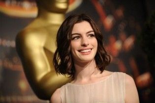 Номінантів на "Оскар" представить актриса Енн Хетуей