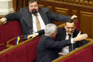 Депутати прибрали з Ради партійну символіку