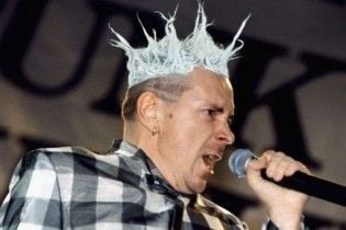 Вокаліст Sex Pistols уникнув суду за напад на продюсера