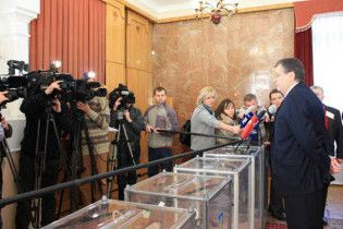 У Москві завчасно припинила роботу виборча дільниця в посольстві України