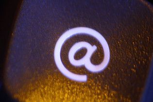 Податкова дозволила підприємцям звітувати через e-mail