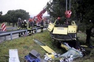 В Італії перекинувся автобус з туристами, десятки постраждалих