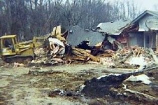 Американець зніс будинок бульдозером, щоб не віддавати його банку
