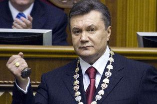 Порошенко: Янукович проводить наради лише українською