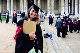 Британка наклала на себе руки, побачивши себе голою в Інтернеті