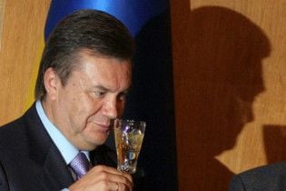 Янукович підняв келих за друзів, які допоможуть Україні