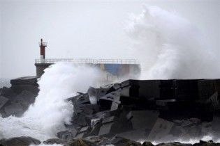 Потужний ураган атакував Францію та Іспанію, є перші жертви
