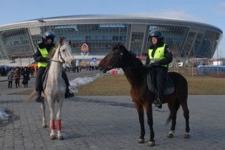 Коні охоронятимуть стадіон Ахметова