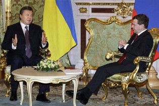 Янукович пообіцяв Мєдвєдєву захищати російську мову