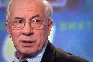 БЮТ: кияни півдня стояли в заторах через те, що Азаров їздив у кіно