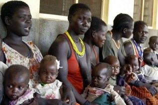 Британський мільйонер відмовився від свого багатсва на користь бідних з Уганди