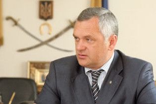 Янукович звільнив черкаського губернатора через меморіал Шевченка