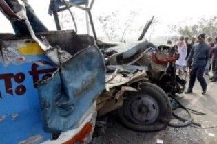 В Індії перекинувся автобус зі студентами: 26 загиблих