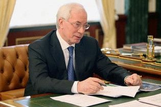 Азаров погрожує Черновецькому і Ко відставкою