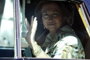 Вертоліт з королевою Іспанії на борту здійснив аварійну посадку