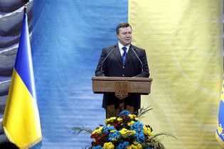 Янукович пообіцяв захищати українську мову